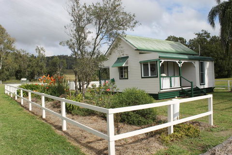The Dollhouse Cottage - Sunshine Coast Guide 1