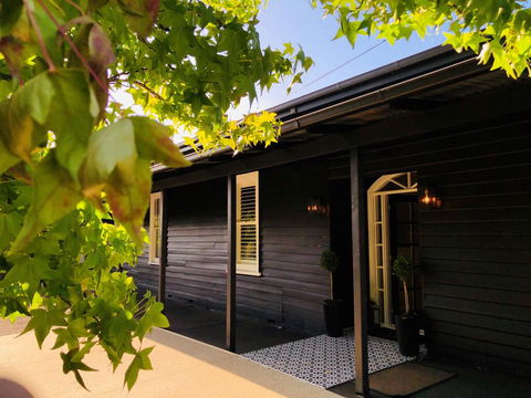 The Dudley Boutique Hotel - Sunshine Coast Guide 1