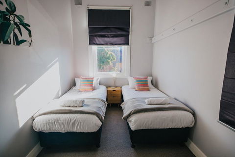 The Duke Of Wellington Hotel - Sunshine Coast Guide 2