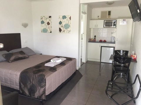 The Esplanade Motel - Sunshine Coast Guide 2