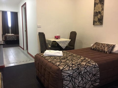 The Esplanade Motel - Sunshine Coast Guide 3