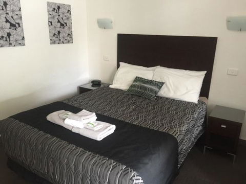 The Esplanade Motel - Sunshine Coast Guide 0