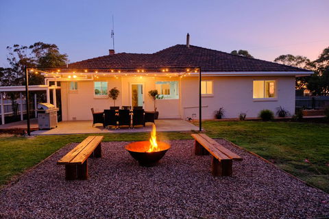 The Farmhouse. - Sunshine Coast Guide 0
