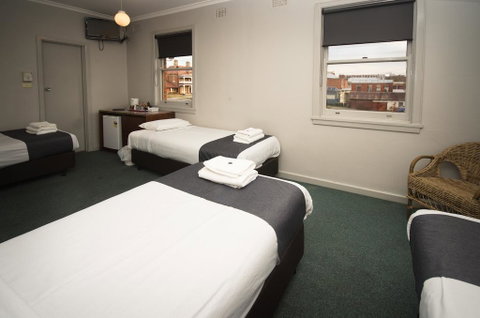 The George Hotel - Sunshine Coast Guide 1