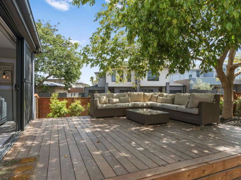 The Heart Of Cosmopolitan Mornington - Sunshine Coast Guide 0
