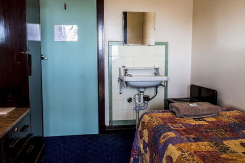 The Imperial Hotel - Sunshine Coast Guide 2