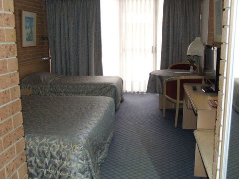 The John Hunter Motel - Sunshine Coast Guide 2