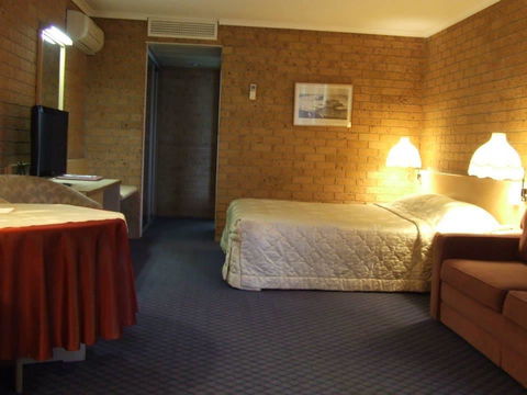 The John Hunter Motel - Sunshine Coast Guide 3