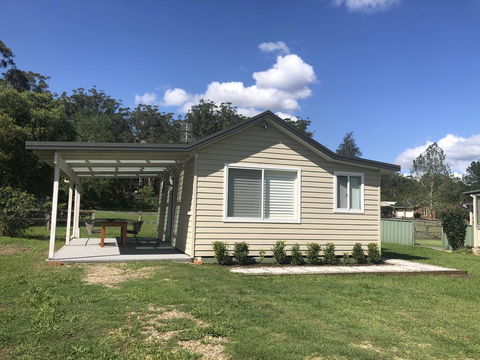 The Kookaburra Cottage - Sunshine Coast Guide 1