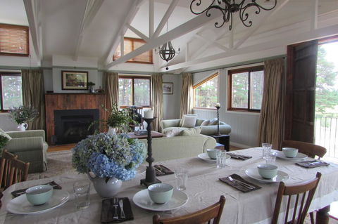 The Loch, An Idyllic Country Escape - Sunshine Coast Guide 0