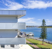The Mid Pacific - Sunshine Coast Guide