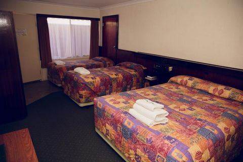 The Miners Rest Motel - Sunshine Coast Guide 3