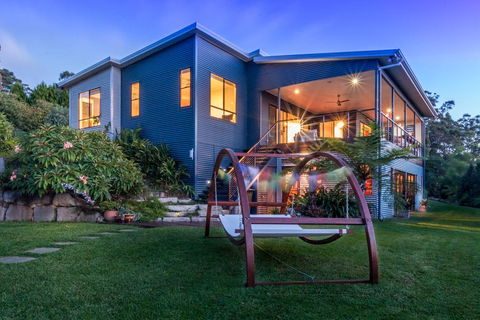 The Mountain View Retreat - Sunshine Coast Guide 0