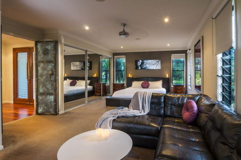 The Mountain View Retreat - Sunshine Coast Guide 1