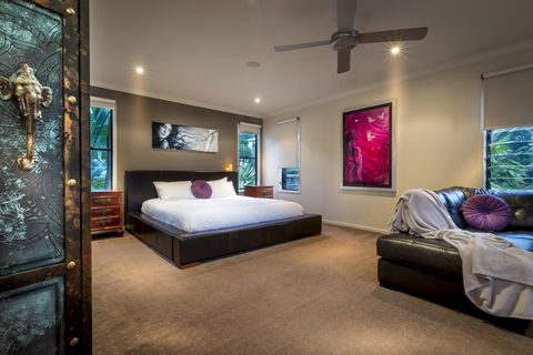 The Mountain View Retreat - Sunshine Coast Guide 2