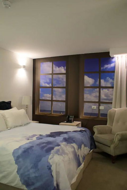 The Nest - Quirky Queen Sized Space With Roof Terrace - Sunshine Coast Guide 3