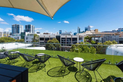 The Nest - Rustic En Suite Room Near The City And Roof Terrace - Sunshine Coast Guide 3