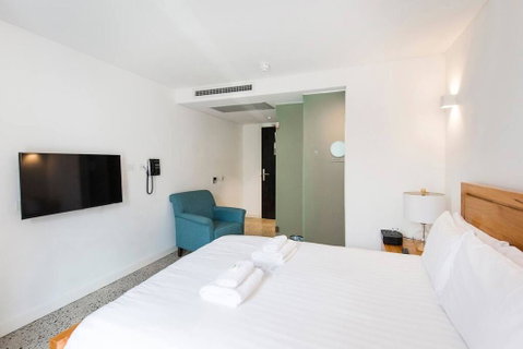 The Nest - Rustic En Suite Room Near The City And Roof Terrace - Sunshine Coast Guide 0