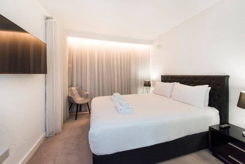 The Nest - Smart Suite On Newcastle St With Rooftop Views - Sunshine Coast Guide 1