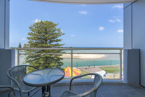 The Oaks Waterfront Resort, Unit 303 - Sunshine Coast Guide 2