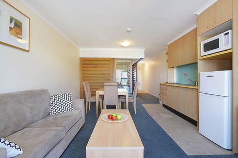 The Oaks Waterfront Resort, Unit 414 - Sunshine Coast Guide 3