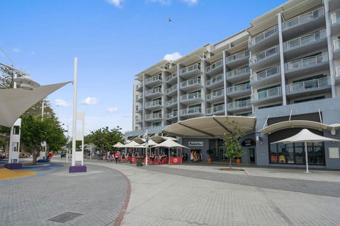 The Oaks Waterfront Resort, Unit 502 - Sunshine Coast Guide 2