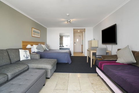 The Oaks Waterfront Resort, Unit 509 - Sunshine Coast Guide 3