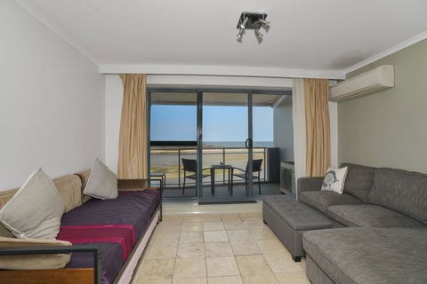 The Oaks Waterfront Resort, Unit 509 - Sunshine Coast Guide 2
