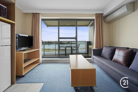 The Oaks Waterfront Resort, Unit 511 - Sunshine Coast Guide 0