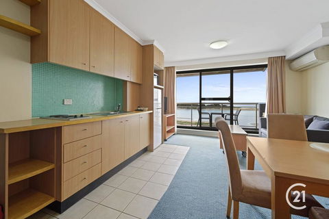 The Oaks Waterfront Resort, Unit 511 - Sunshine Coast Guide 3