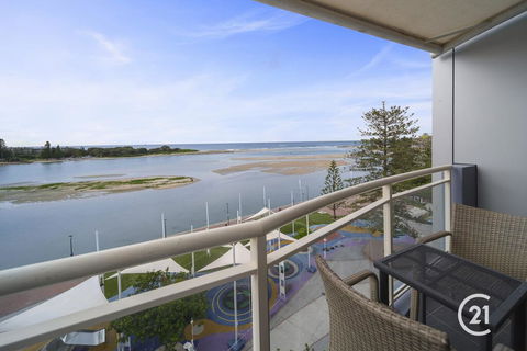 The Oaks Waterfront Resort, Unit 511 - Sunshine Coast Guide 1