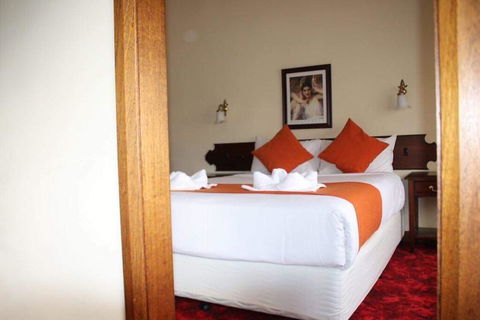 The Oast Inn Formaly Rosies Inn - Sunshine Coast Guide 2