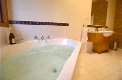 The Orchard Luxury Accommodation - Sunshine Coast Guide 2