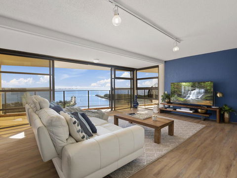 The Penthouse @ Point Cartwright - INSTANT HOTEL WINNER 2019 - Sunshine Coast Guide 1