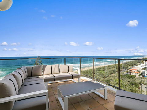 The Penthouse @ Point Cartwright - INSTANT HOTEL WINNER 2019 - Sunshine Coast Guide 3