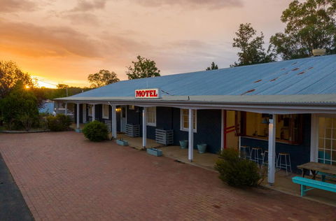 The Platypus Accommodation & Cafe - Sunshine Coast Guide 1