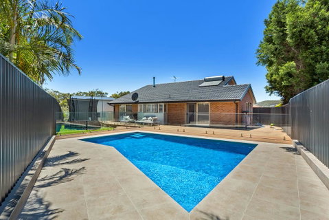 The Porthole, 4 - Sunshine Coast Guide 3