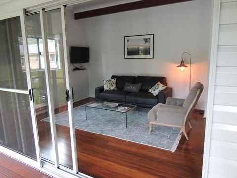 The Pouch B & B - Sunshine Coast Guide 3