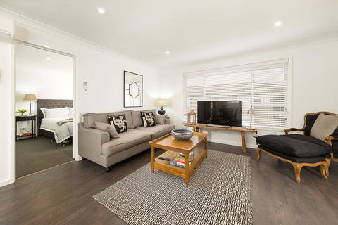 The Provincial - Central & Sophisticated - Sunshine Coast Guide 2