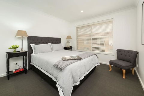 The Provincial - Central & Sophisticated - Sunshine Coast Guide 3