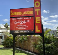 THE QUEENSLANDER MOTEL