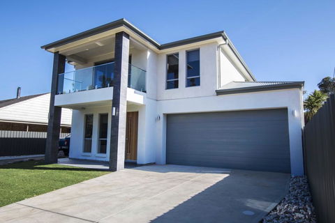 The Races Complex - Sunshine Coast Guide 0