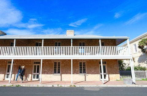 The Robe Terraces No.3 - Sunshine Coast Guide 3