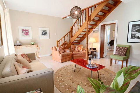The Robe Terraces No.3 - Sunshine Coast Guide 1