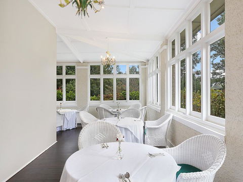 The Robertson Hotel - Sunshine Coast Guide 3