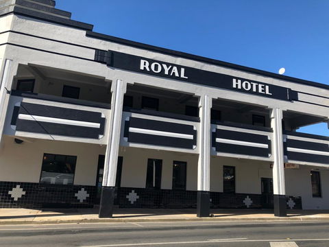 The Royal Hotel, Drouin - Sunshine Coast Guide 1