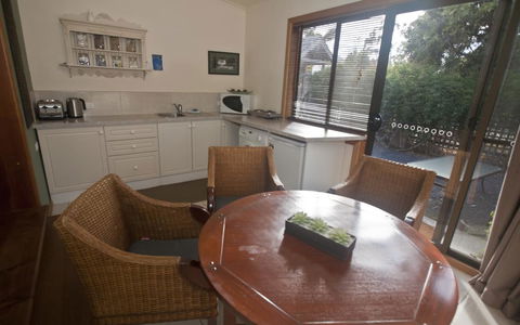 The Shingles Riverside Cottages - Sunshine Coast Guide 1