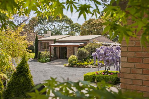 The Shingles Riverside Cottages - Sunshine Coast Guide 0