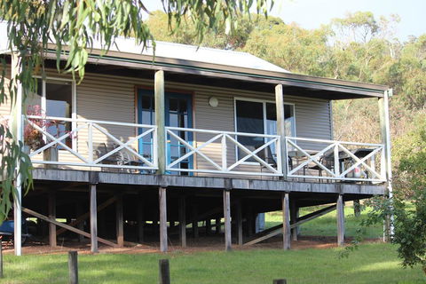 The Sleeping Lady Private Retreat - Sunshine Coast Guide 0