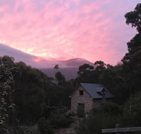 The Stone Cottage with tennis court - Sunshine Coast Guide
